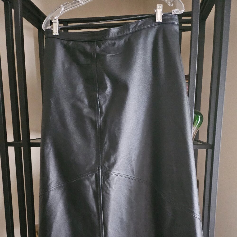 DIALOGUE LEATHER BACK SKIRT SIZE 24